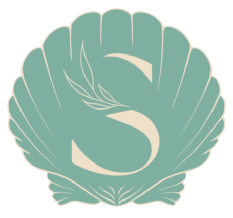 Ink Shell Logo | Mintfarbene Muschel mit dem Buchstaben S und floralen Elementen | Fineline-, Dotwork- & Geometric Tattoos in Neu-Ulm