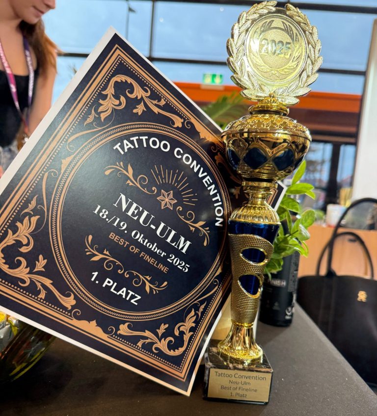 Preis für den 2. Platz "Best of Individual" auf der Tattoo Convention Neu-Ulm 2023 von Ink Shell